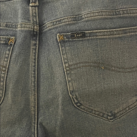 Lee Women's Cropped Blue Jeans - Picture 4 of 5